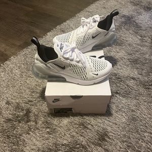 Woman’s Nike air max 270